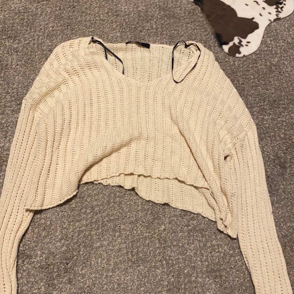 Cropped V neck sweater